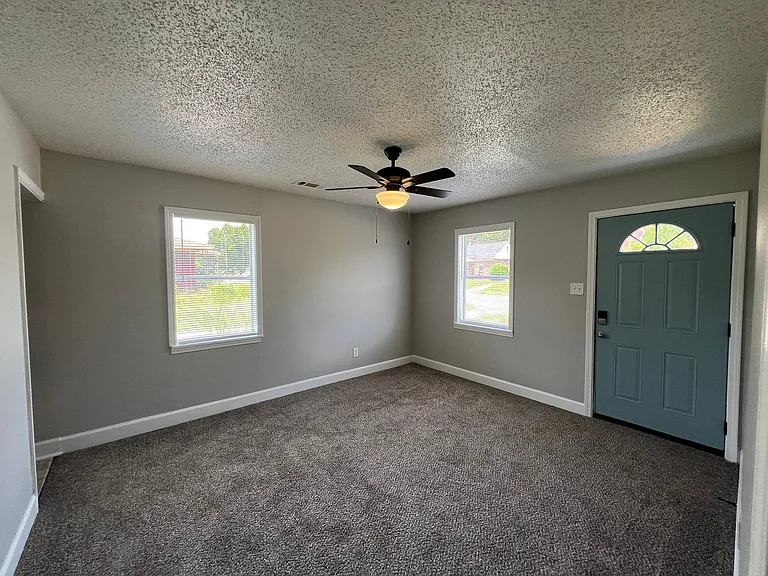 257 W Essex Ave — Photo 8