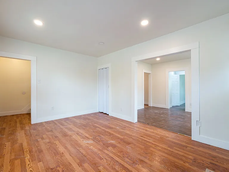 615 W Hollywood — Photo 5