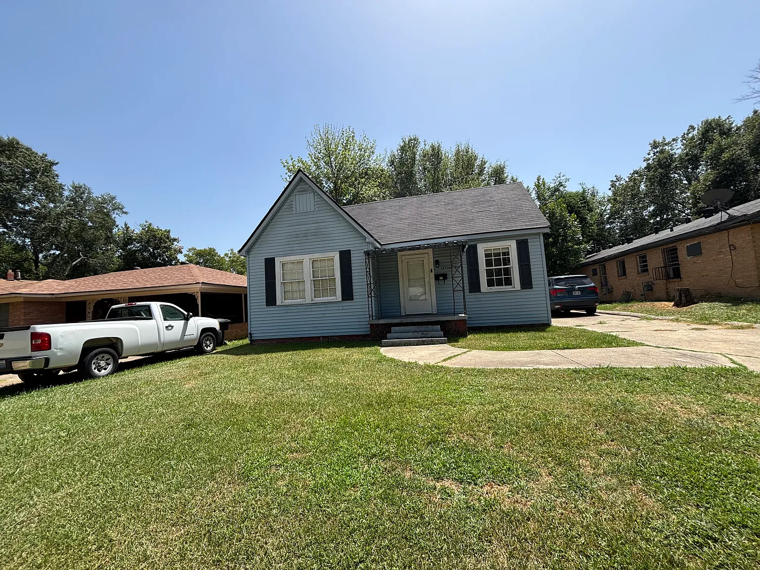 3 bed, 1570 sqft, $1,200 — Photo 1