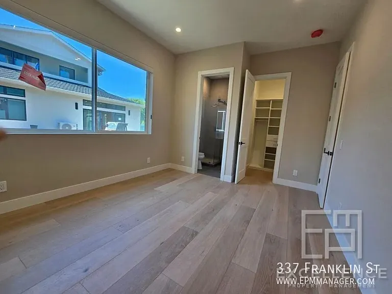 337 Franklin St — Photo 4