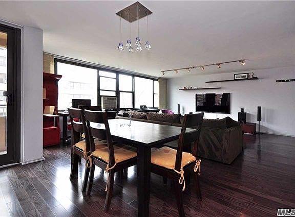 3rd image of 16640 Powells Cove Blvd APT 5A