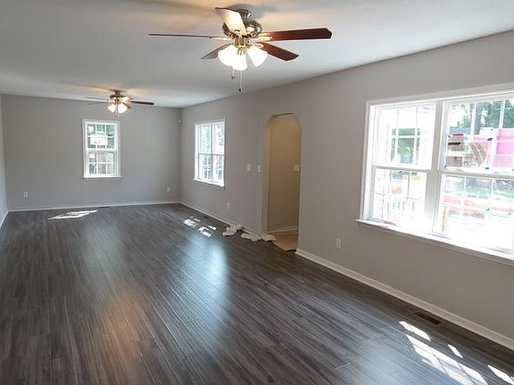 3rd image of 209 Baldwin Ave