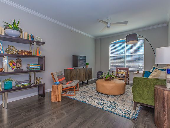 B5 MODEL WITH SPACIOUS LIVING SPACE