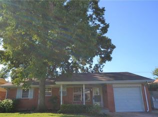 908 SW 4th Pl, Moore, OK 73160