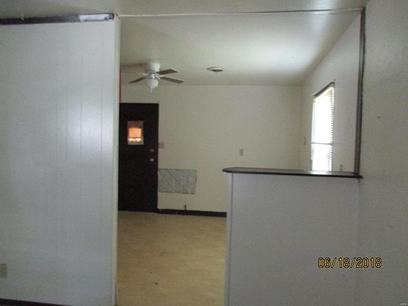 4th image of 526 Saint James Dr