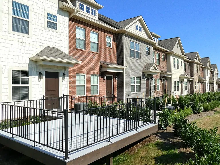 908 Somerville Ct — Photo 2