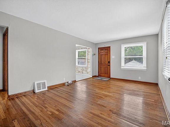 5th image of 1361 Louisville Ave