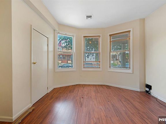 2nd image of 48 Seymour Ave