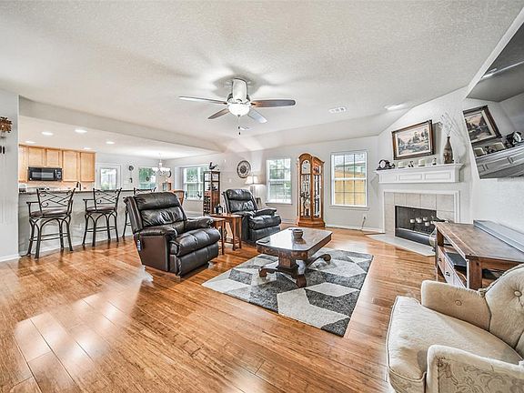 4th image of 168 Knollbrook Cir