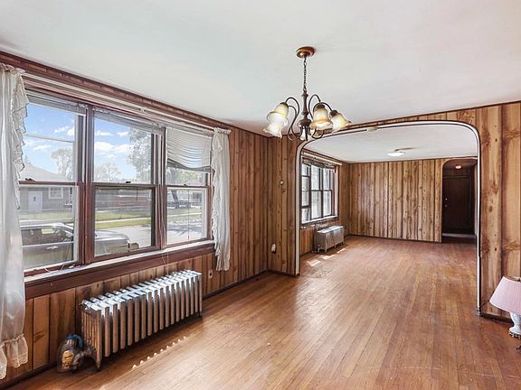 5th image of 4760 Euclid Ave