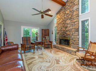 10 Chestnut Ridge Rd, Mills River, NC 28759