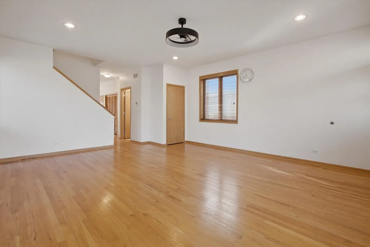 5 bed, 3.5 bath, 3000 sqft, $4,500 — Photo 3