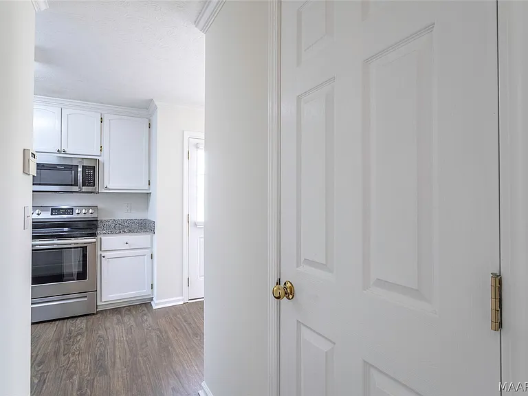 1161 Stafford Dr — Photo 9