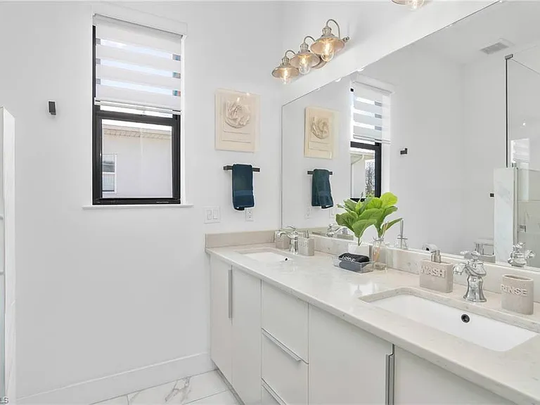 3016 Van Buren Ave — Photo 16