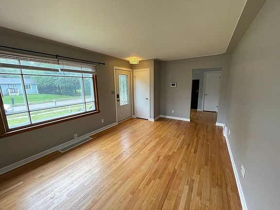 3rd image of 3287 34th St SW