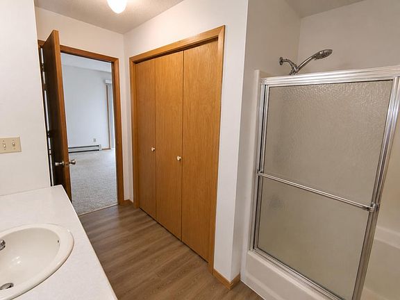 5th image of 401 15th St NE