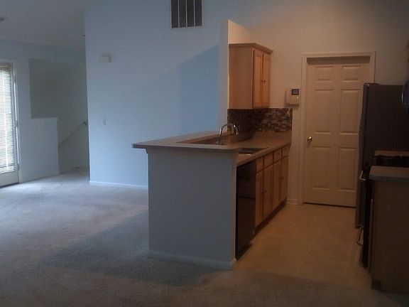 4th image of 23445 Williamsburg Cir