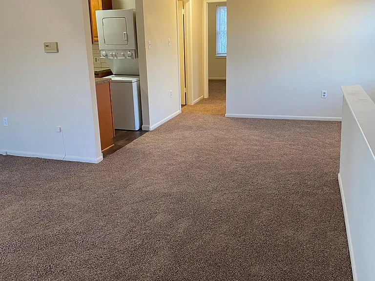 526 Green Ln — Photo 7