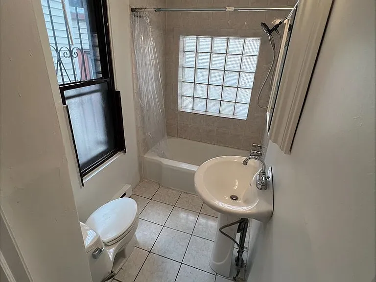 318 S 15th St #3F — Photo 17