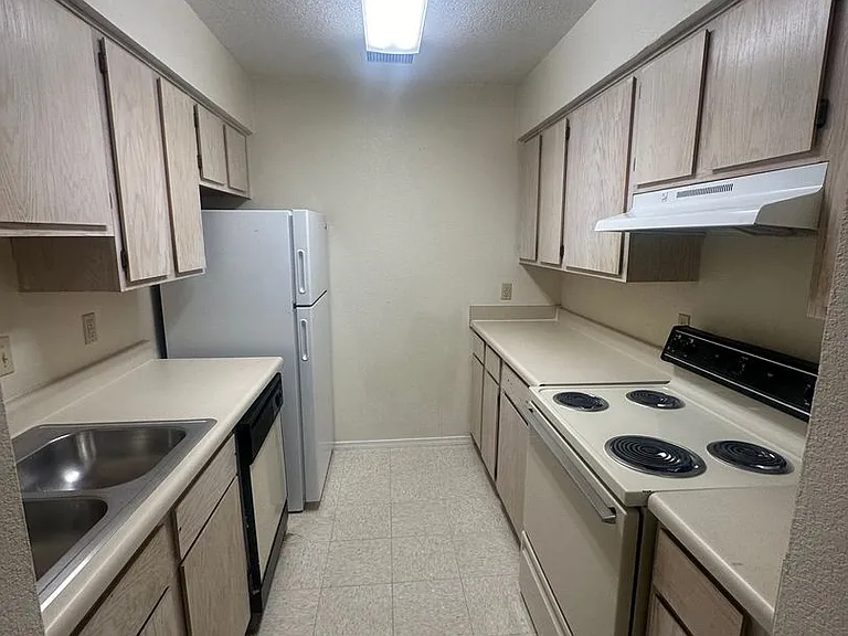 Echols 1500 - Sedona Apartments — Photo 5