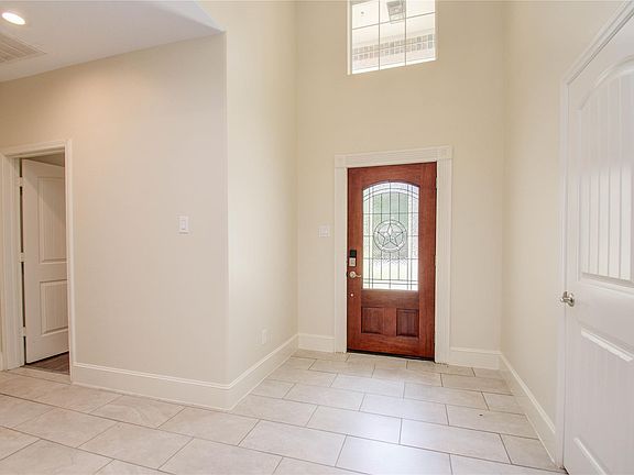 3rd image of 10572 Twin Oak Dr