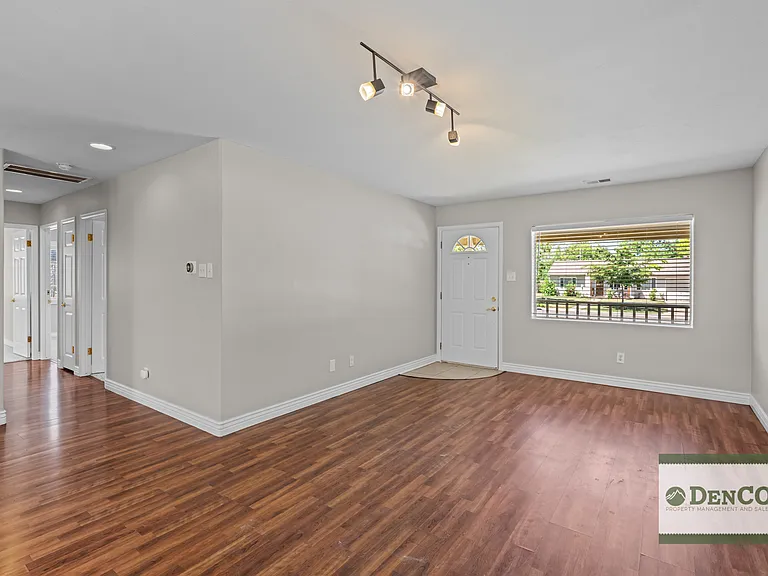 2906 S Cherry Way — Photo 4