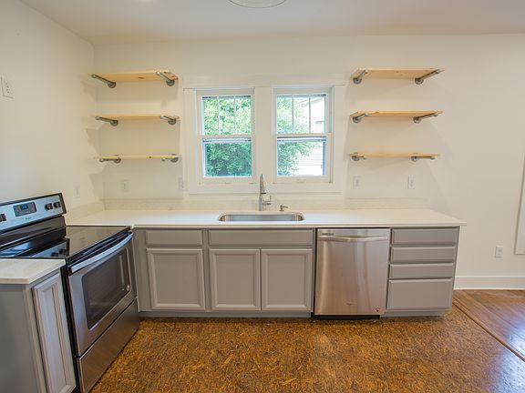 5th image of 707 Radford Pl