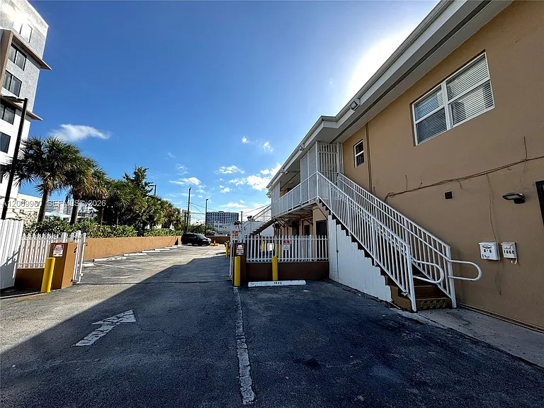 1837 NW 17th Ave #1666 — Photo 3