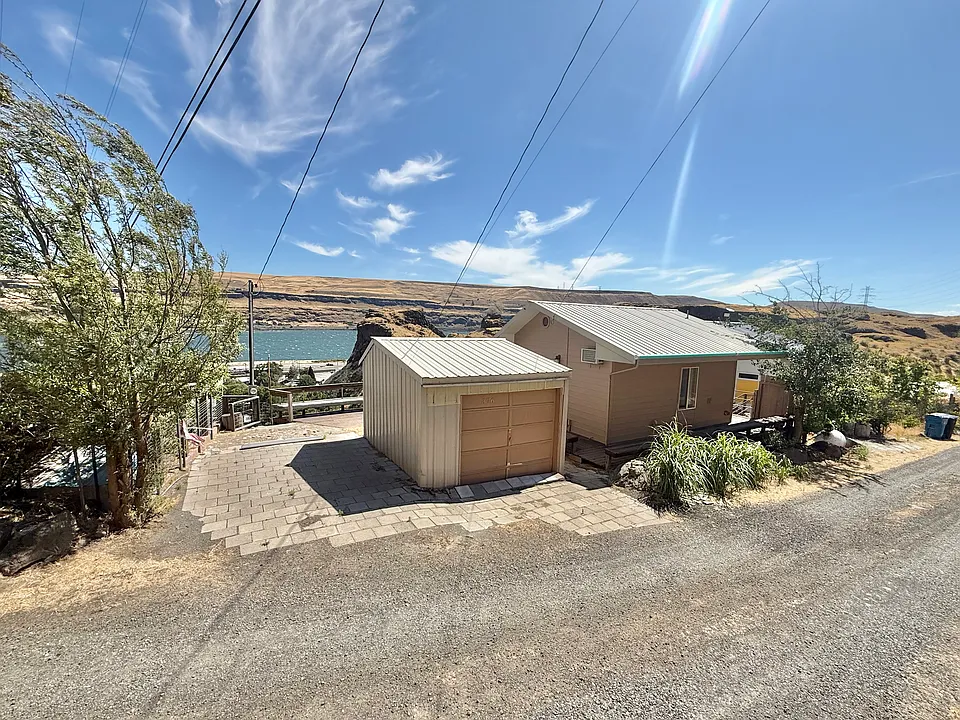 376 Fallbridge Rd