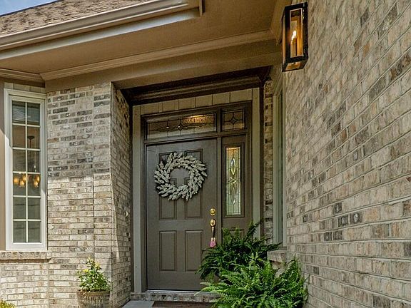 3rd image of 403 Cedar Ridge Way