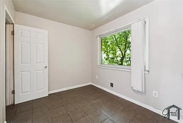 19401 Grandview St — Photo 18