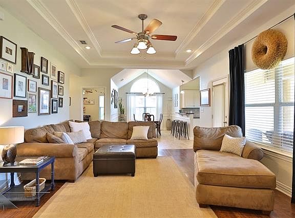 5th image of 7809 Venice Dr