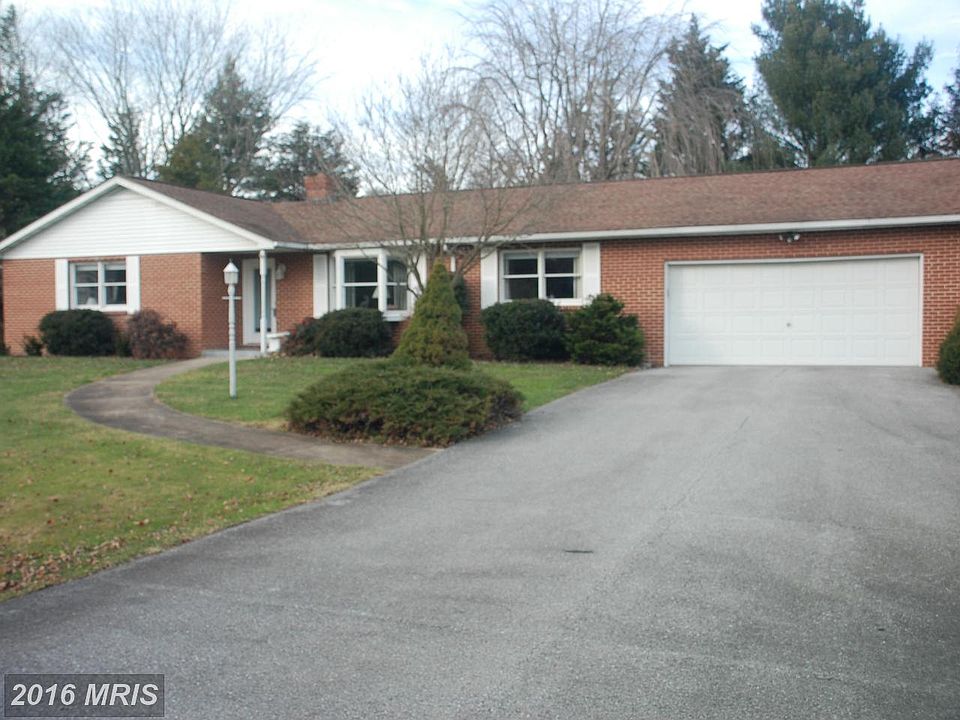 1st image of 135 Brantwood Dr