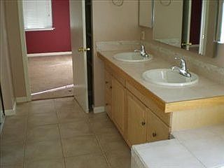 3rd image of 460 North St