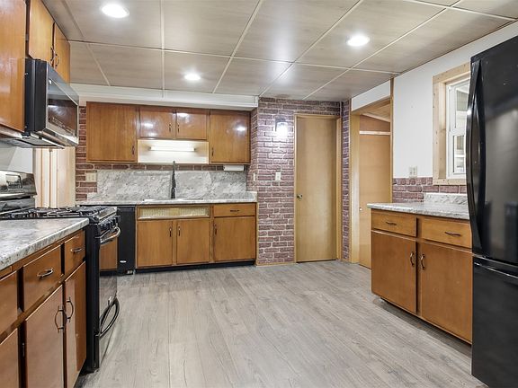 3rd image of 16139W Anderson Road