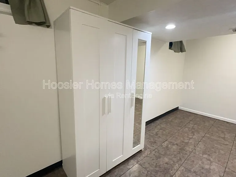 770 E 61st St #7 — Photo 3