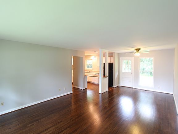 4th image of 3025 La Haven Cir
