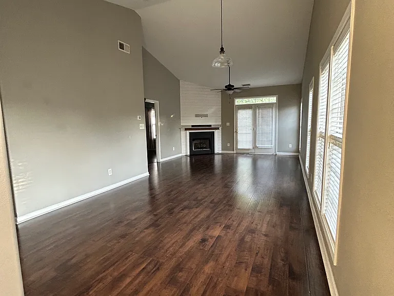 119 Ross Moore Ave — Photo 2