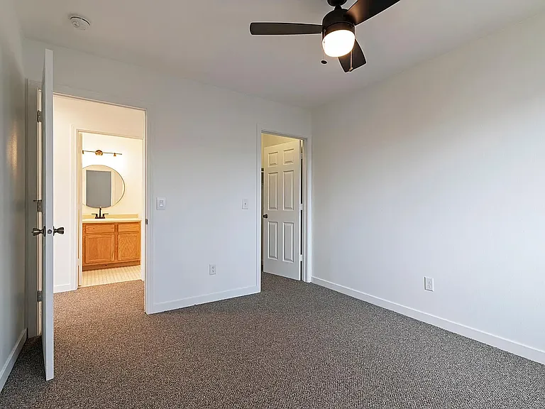 909 Defoe St #A — Photo 18