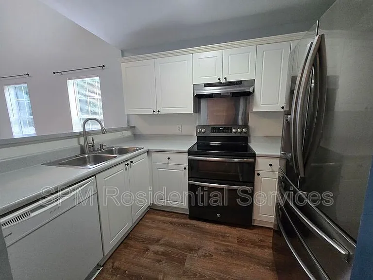 5061 Peachtree Ave — Photo 4