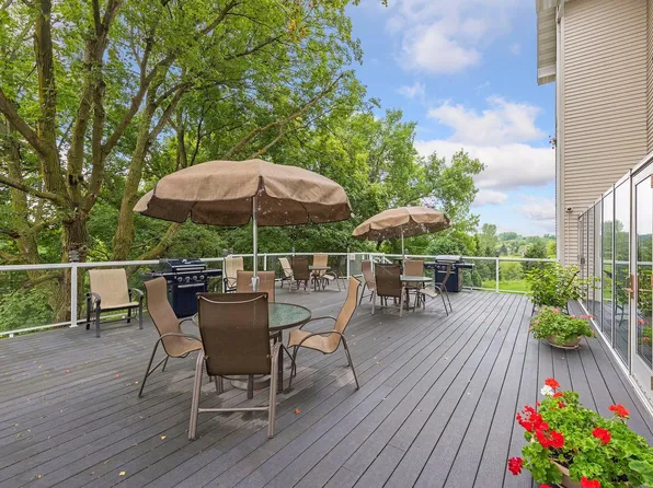 1321 Lake Dr #123, Chanhassen, MN 55317