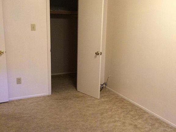 Master Bed Room with Walkin Closet