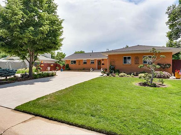 3rd image of 320 W 3rd Avenue Dr