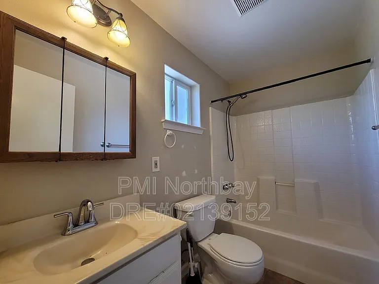 225 Madison St — Photo 9