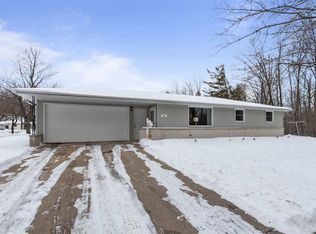 435 Glenview Ave, Combined Locks, WI 54113