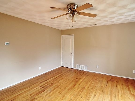 3rd image of 622 Dawson Dr