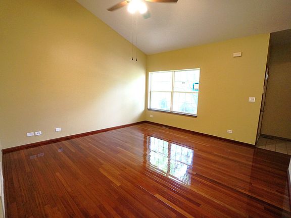3rd image of 900 N Maywood Dr
