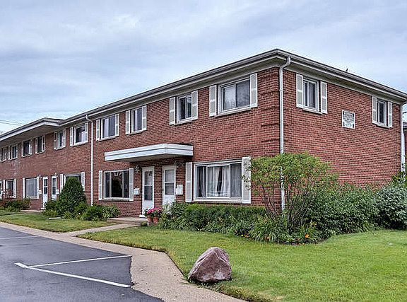 2nd image of 1152 N Boxwood Dr #B