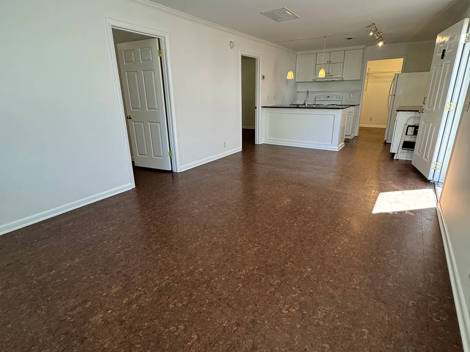 2 bed, 925 sqft, $1,850 — Photo 2