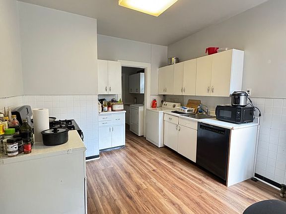 5th image of 93 Strathmore Rd APT 2